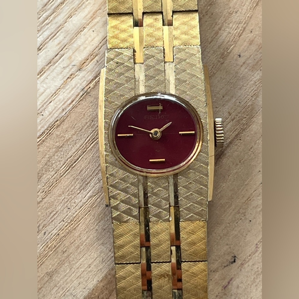 Seiko Rare Vintage Mechanical Winding Ladies Watch Gold Tone Bracelet Red Dial - Picture 4 of 15